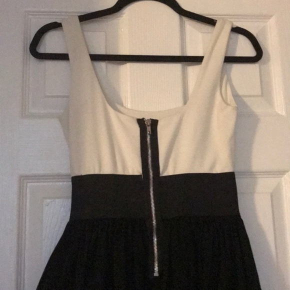 White‎ and black peplum mini A-lined Dress Small - Picture 4 of 5